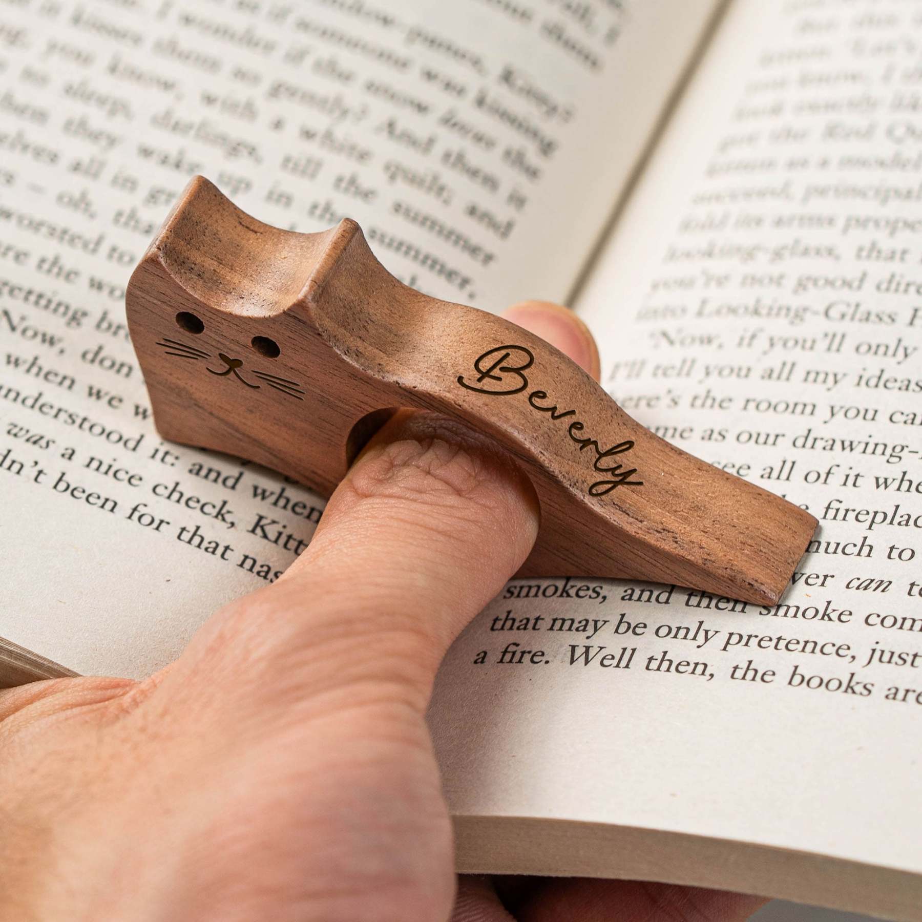 Personalized Walnut Book Page Holder, Custom Name Wooden Thumb Page Spreader, Perfect Book Lover Gift for Birthday or Anniversary 