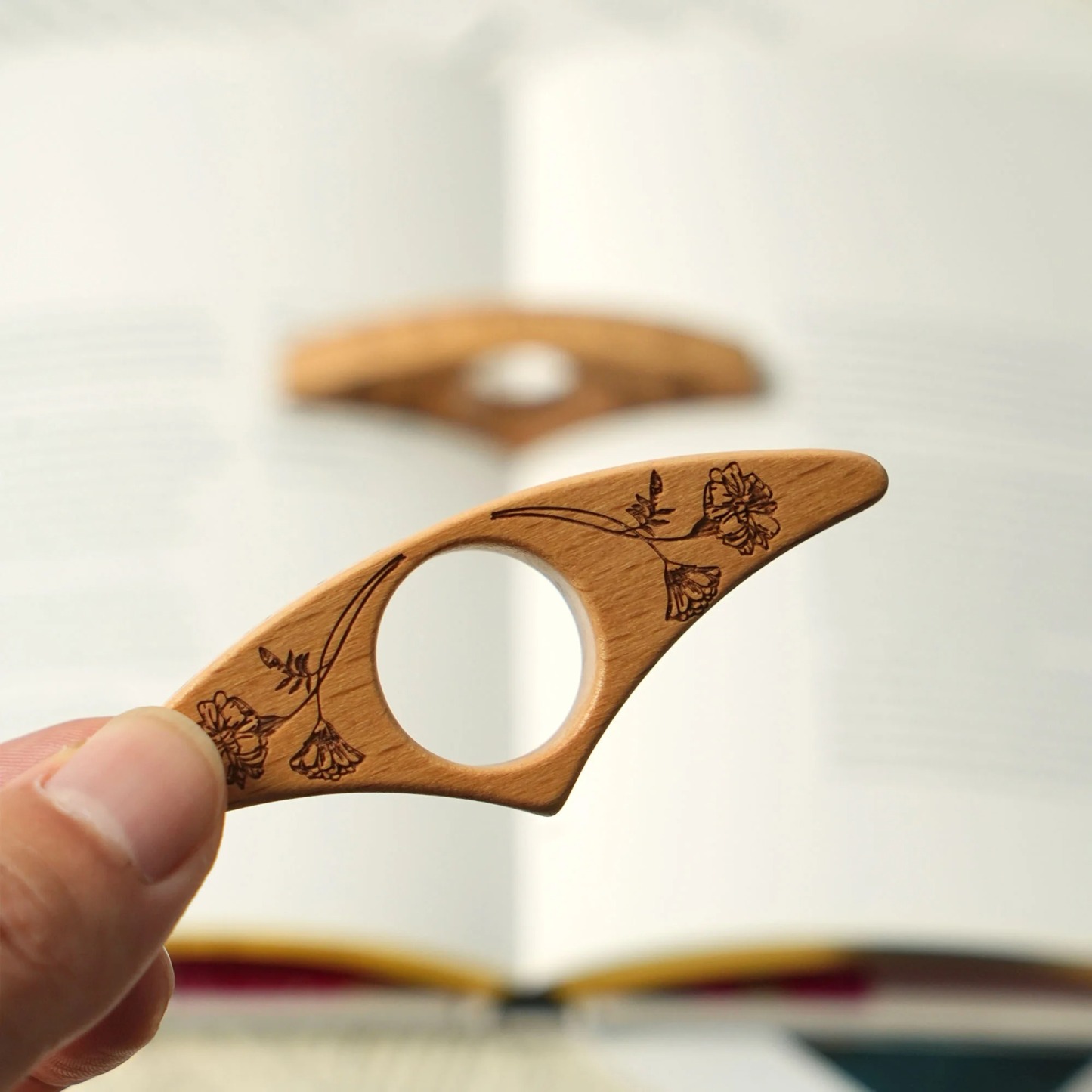 Personalized Birth Flower Wooden Thumb Book Page Holder with Engraved Name Book Accessories Birthday Gift for Book Lovers Bookworms