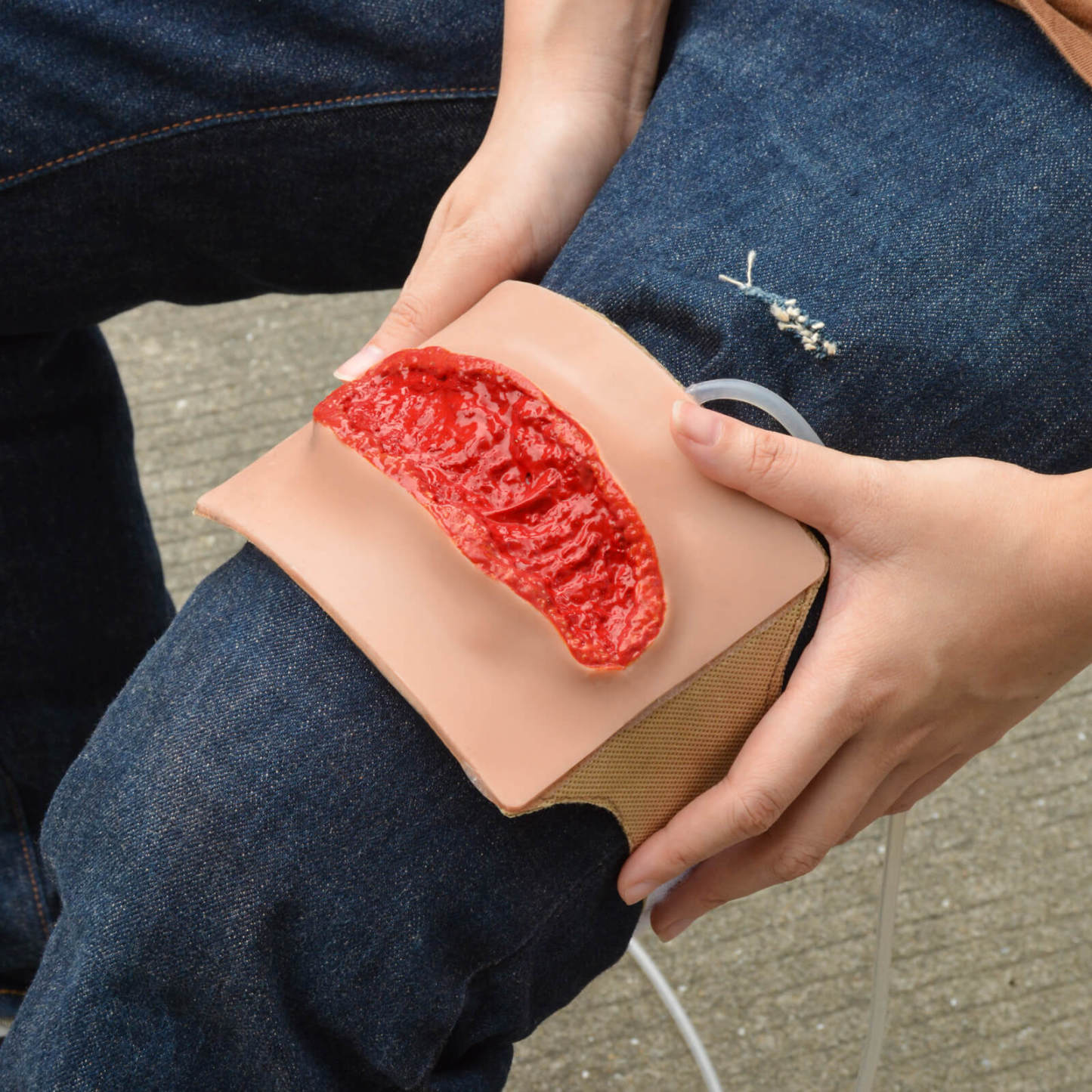 wearable thigh laceration wound hemostasis trainer