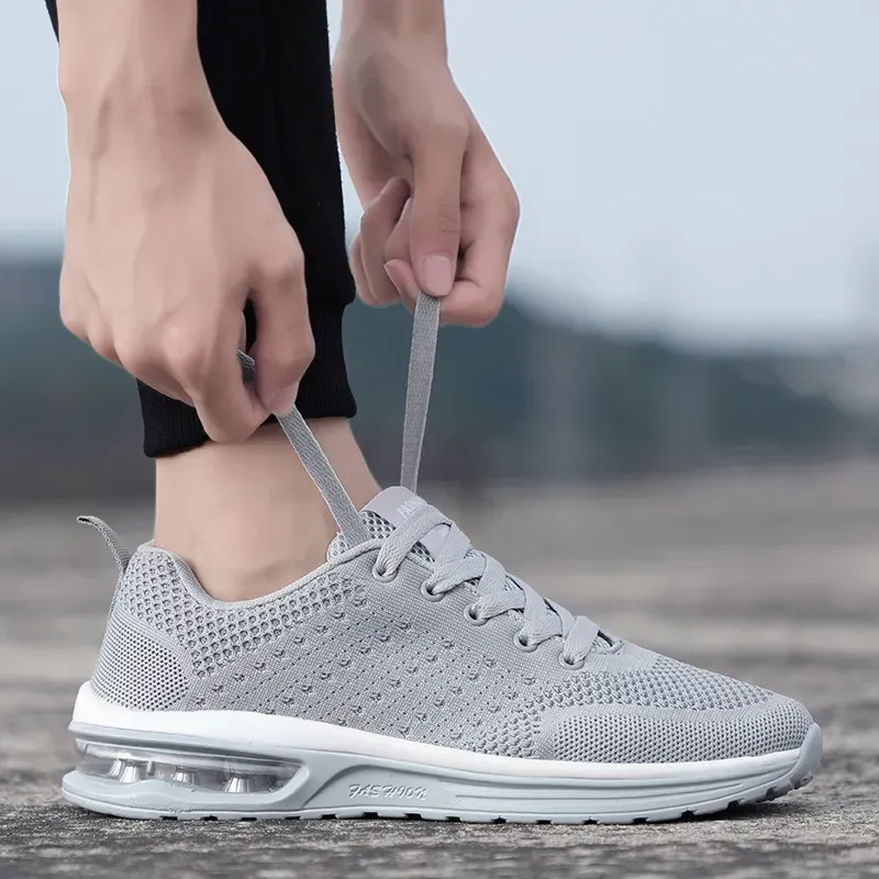 MEN'S EXTENDED WIDTH FOOT AND HEEL COMFORTABLE BREATHABLE SNEAKERS