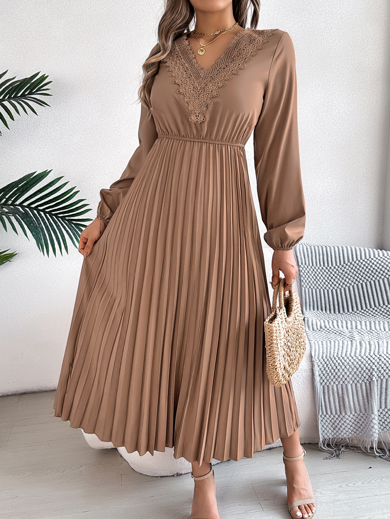 European‑Style Elegant V‑Neck Lace Waist‑Cinching Pleated Maxi Dress