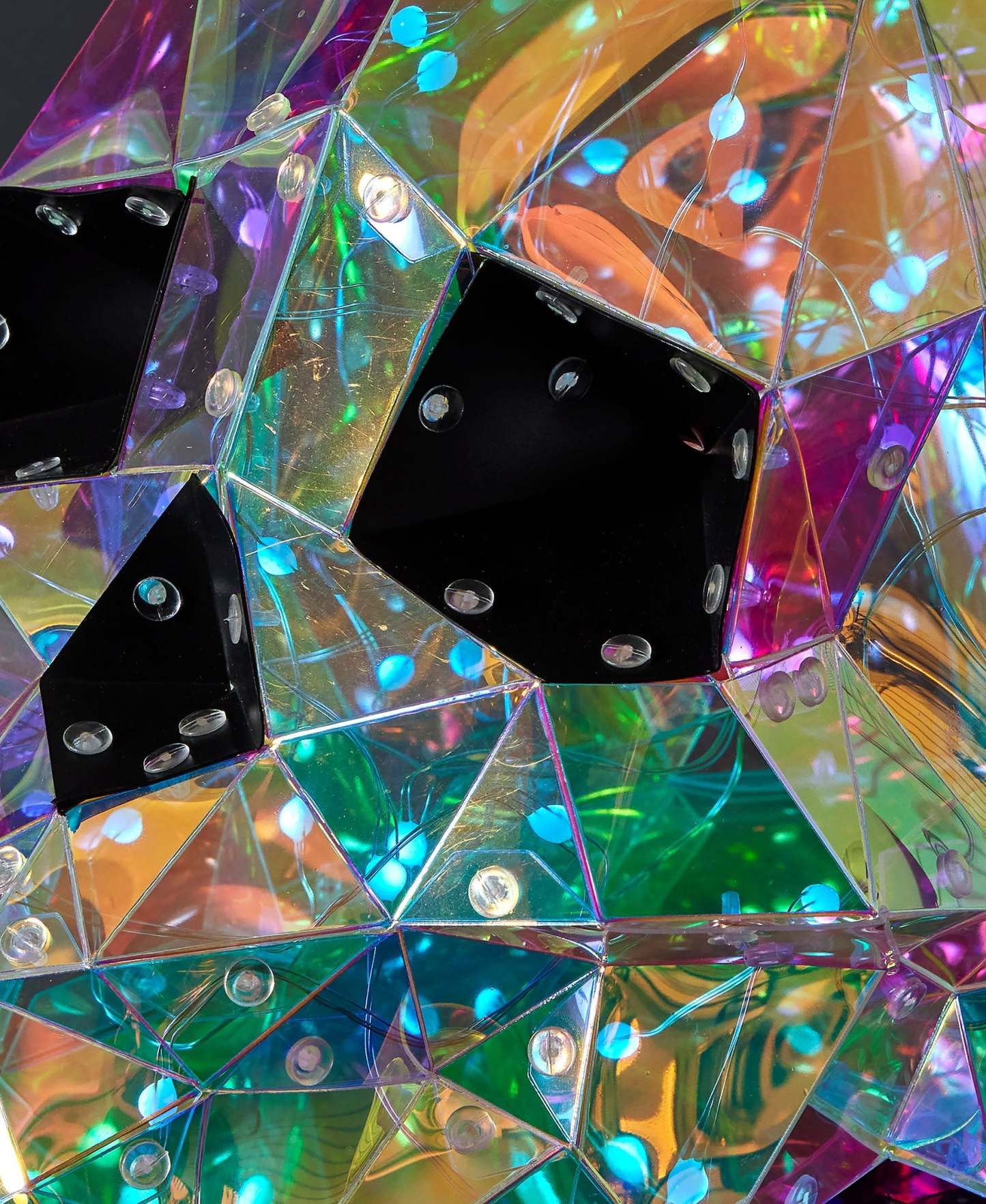 Iridescent Skull 8", LED lights