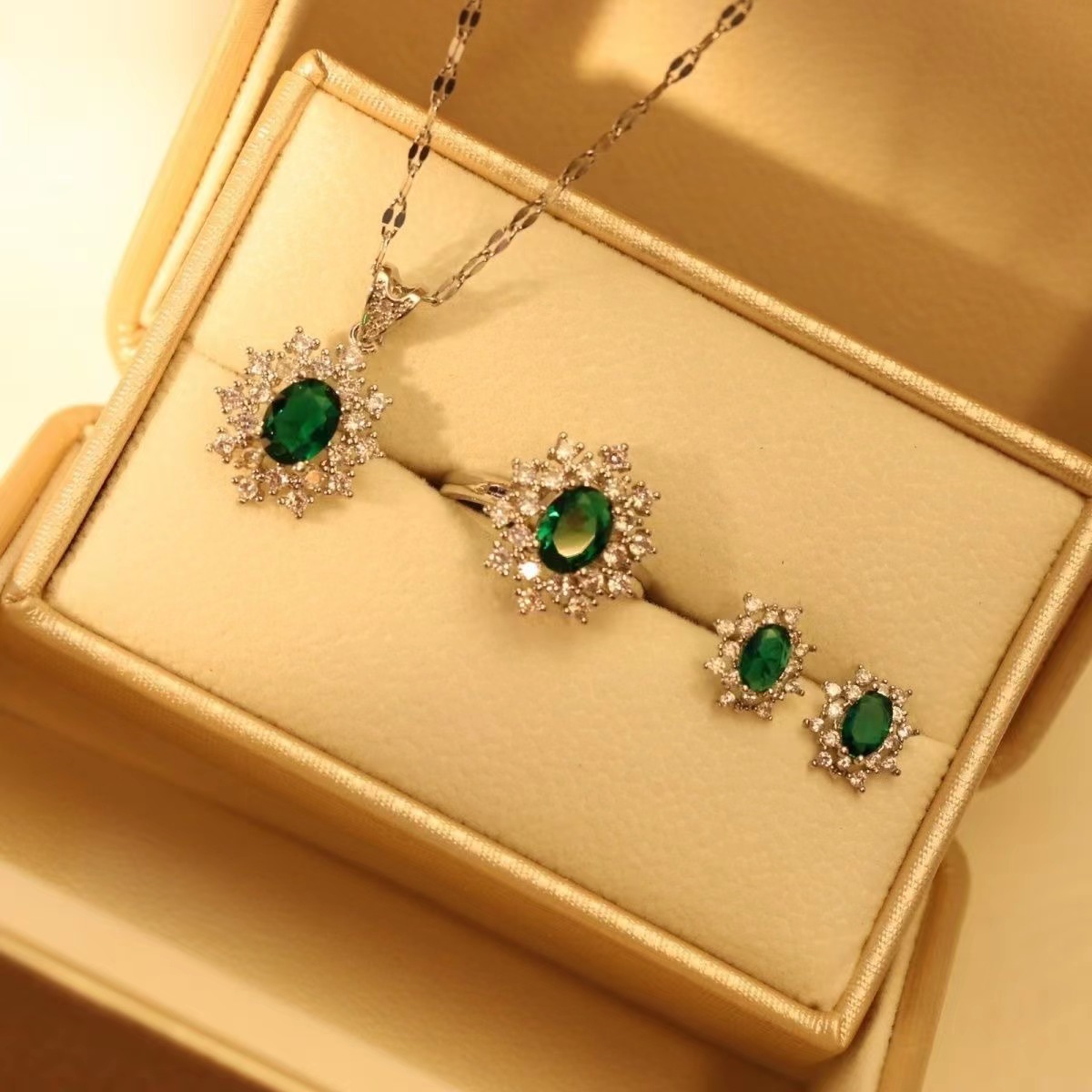 🎁 ¡Descuento del 48% en todos los productos! Verde Sevilla Elegancia 🌿🏰💖