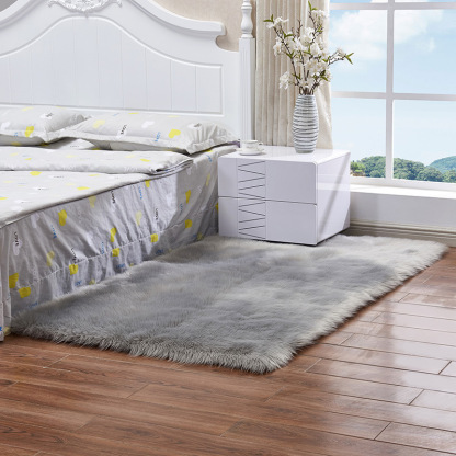 Hot Selling Carpet for Bedroom and Living Room, Bedside Rug, Home Use Faux Fur Plush Carpet, Stain Resistant and Easy to Clean