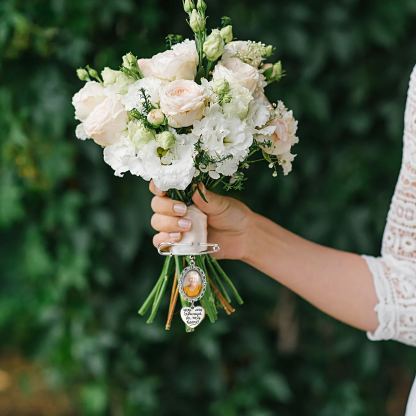 Personalized Angel Wings Pin Brooch Wedding Bouquet Photo Charm Wedding Memorial Gift for Bride