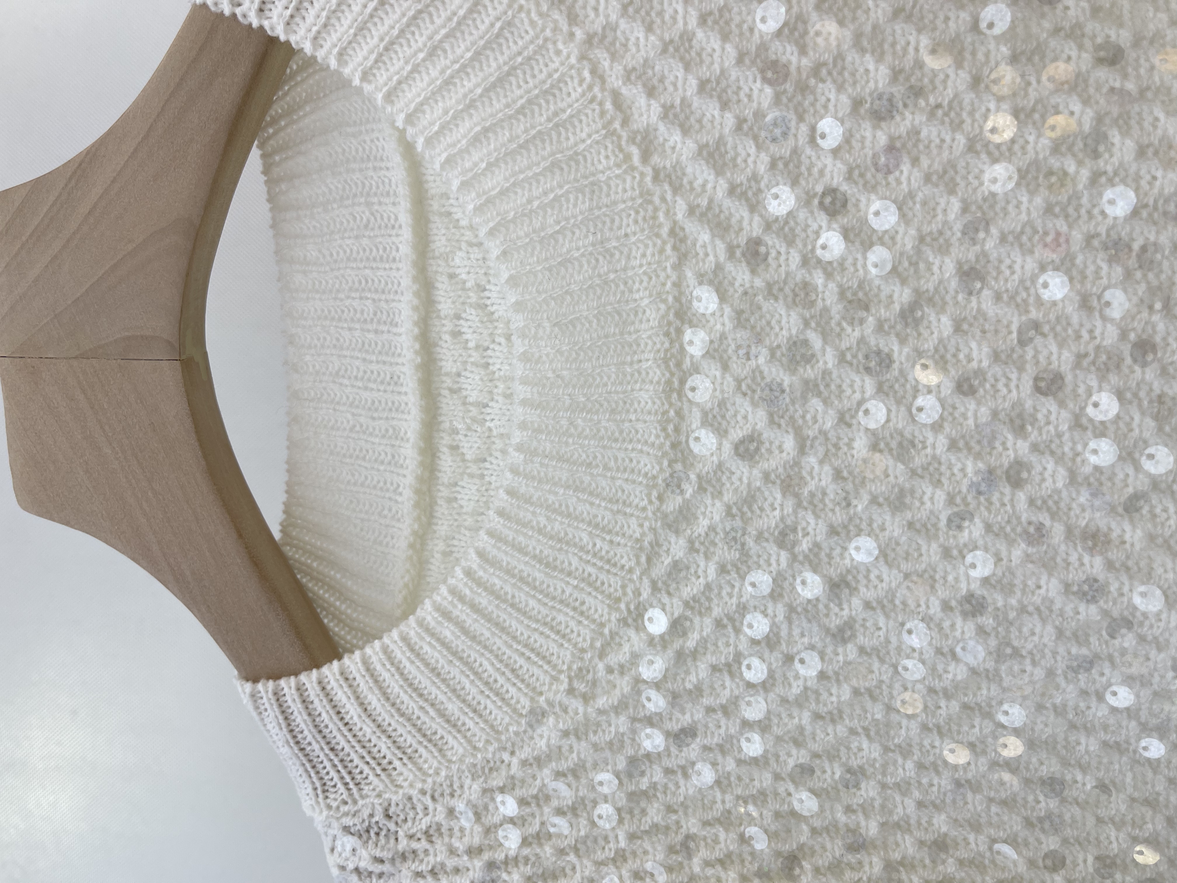  Sequin - Embellished White Knit Short - sleeve Top