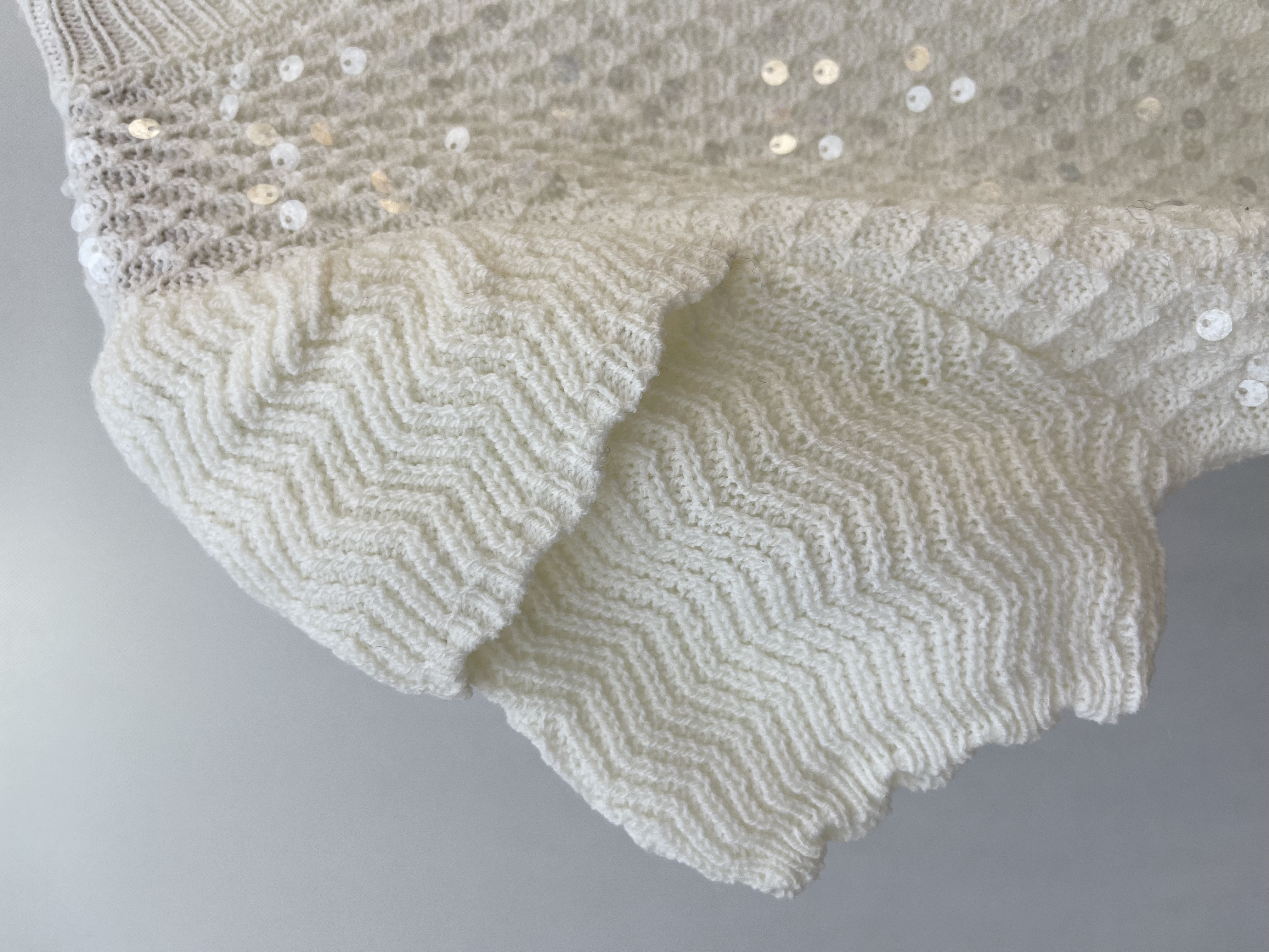  Sequin - Embellished White Knit Short - sleeve Top