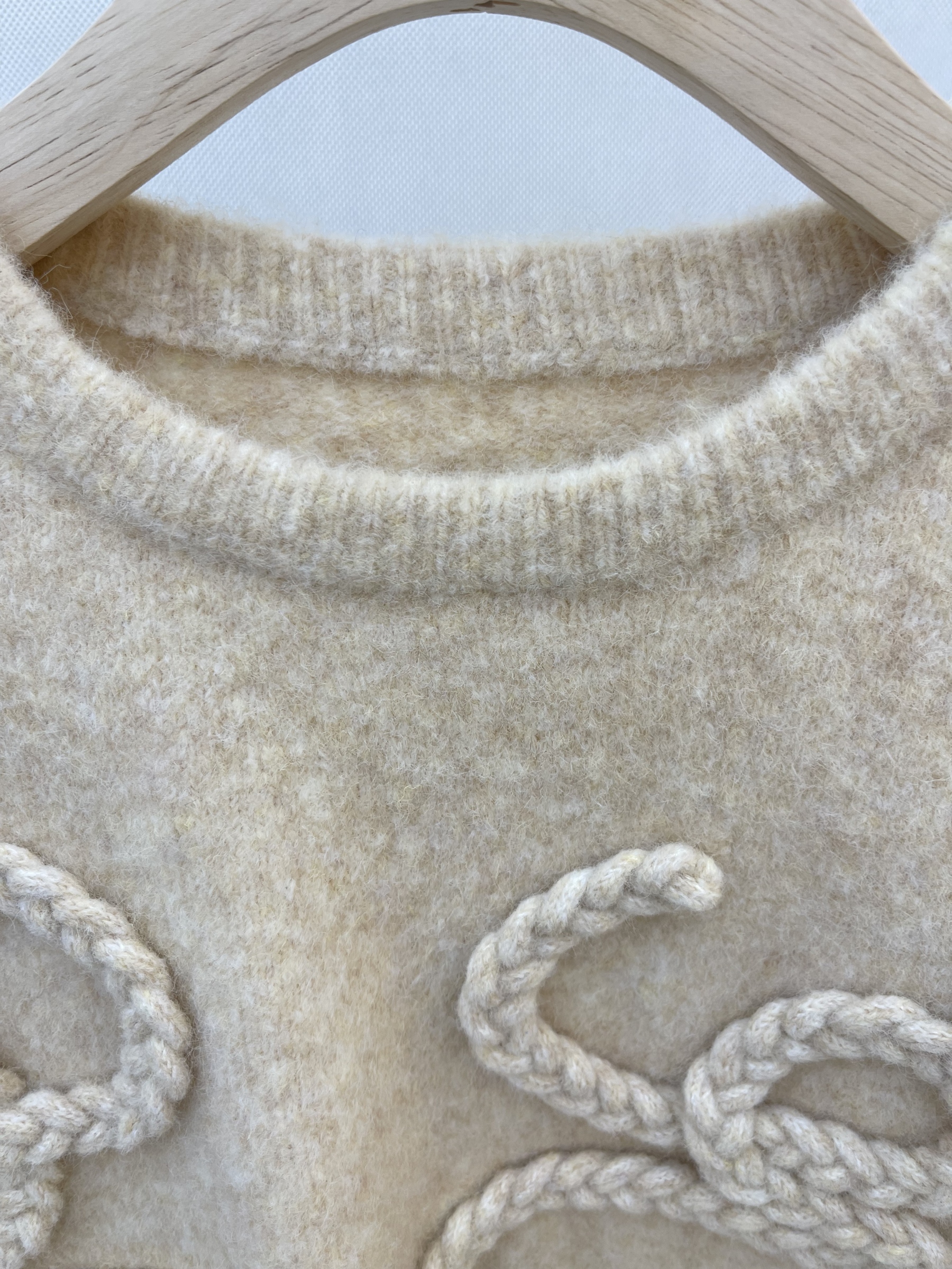 Cropped Knit Pullover in Light Tan with Decorative Braided Motifs