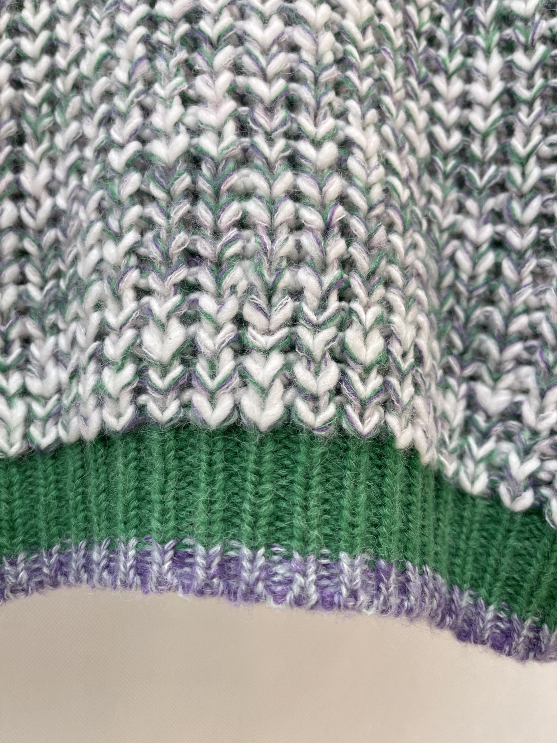  Cropped Crew - neck Sweater with Green Trim and Multicolored Knit Pattern