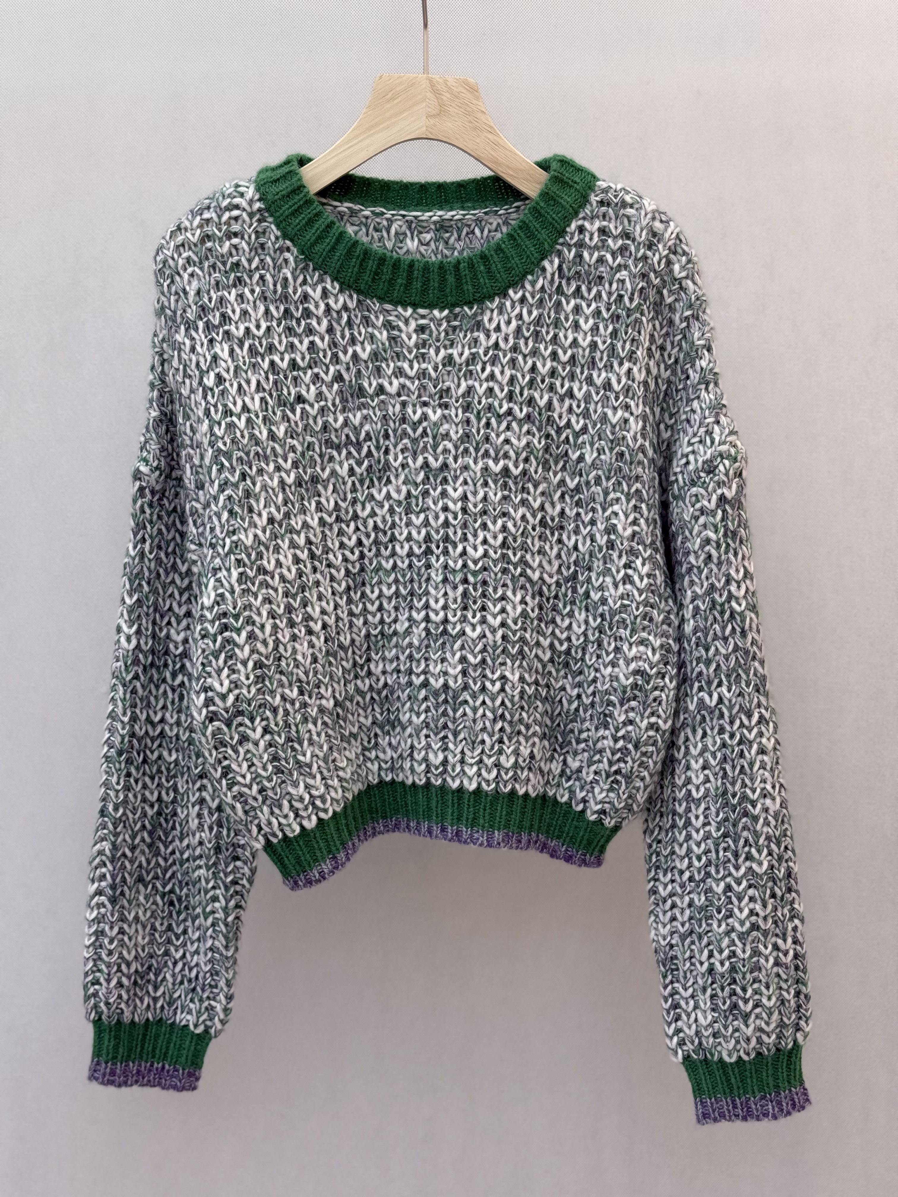  Cropped Crew - neck Sweater with Green Trim and Multicolored Knit Pattern