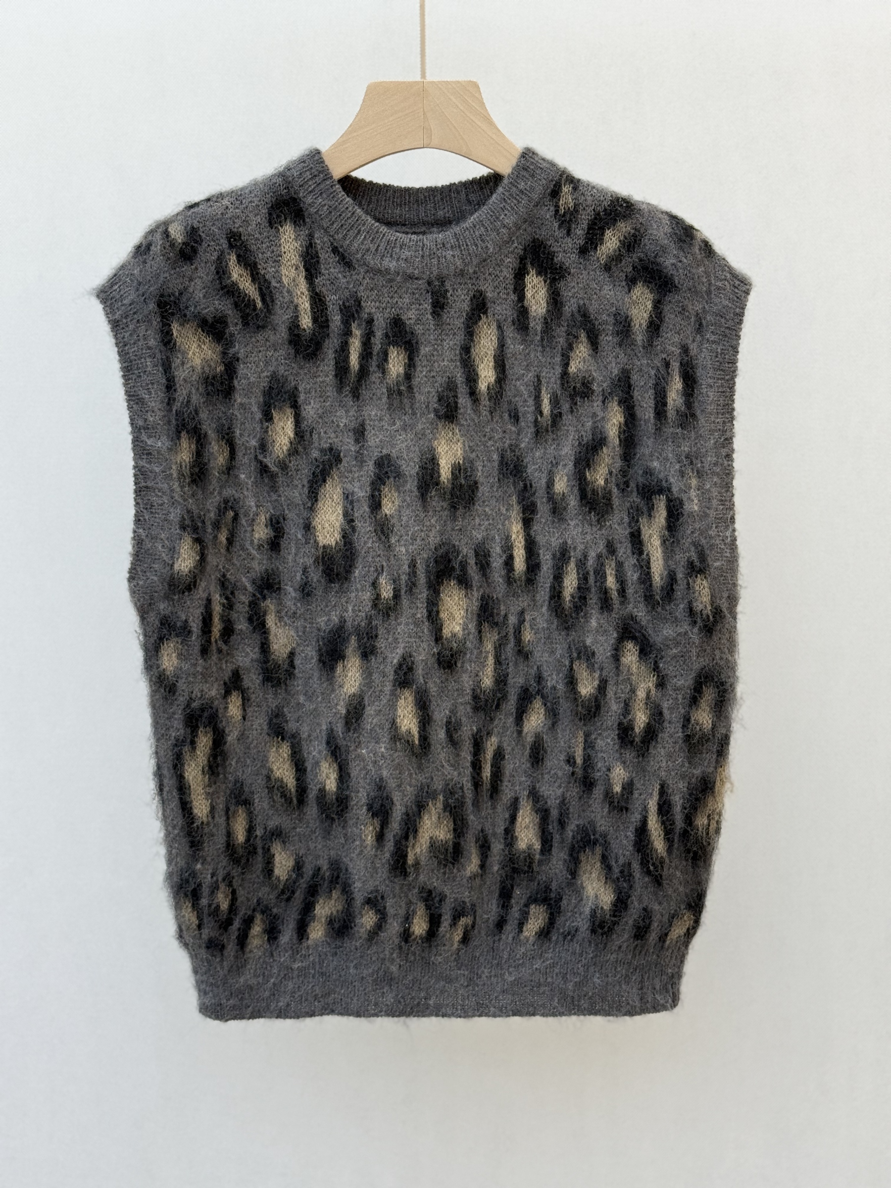 Fuzzy Grey Sleeveless Pullover with Animal - print Motif