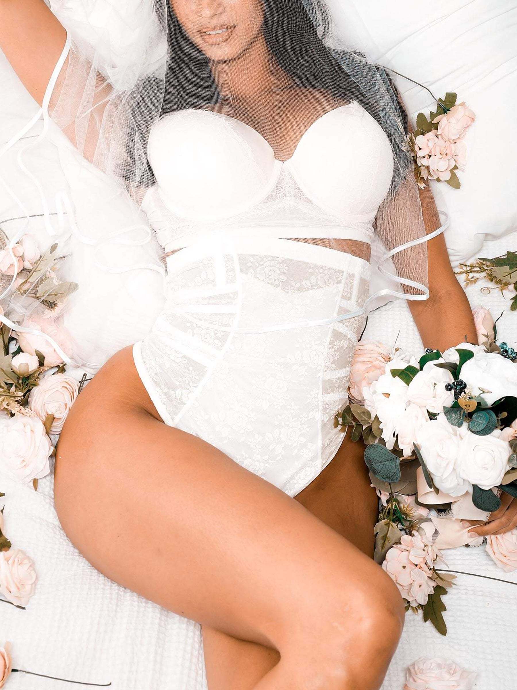 AFZ®LaceLux White Lace Whisper: Gently Shape Up!