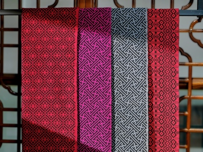 Silankapu Minority Tujia Brocade Shawl 