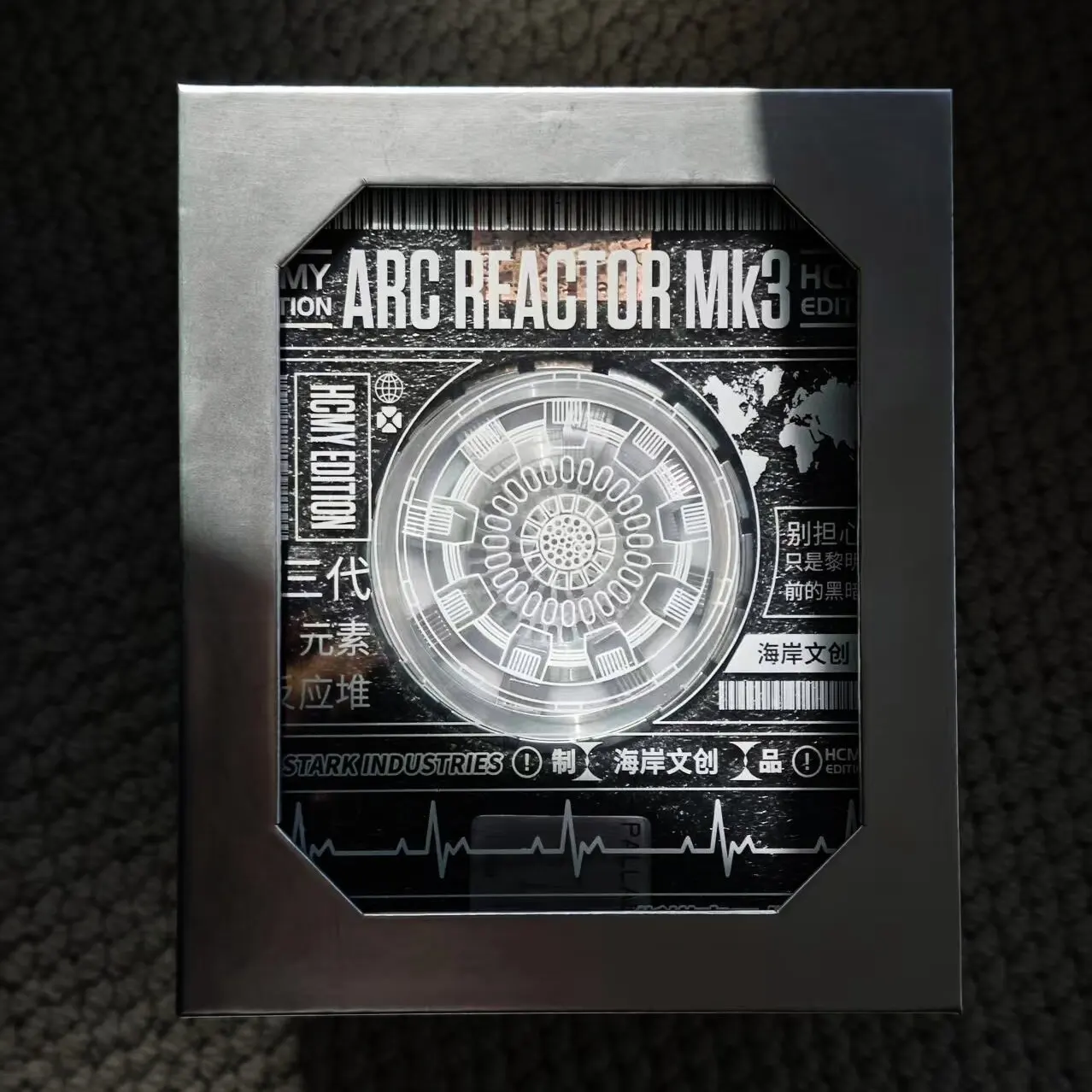 [PREMIUM] Iron Man Arc Reactor MK3 – Tony Stark Edition LED Palladium Element Chest Lamp Collectible