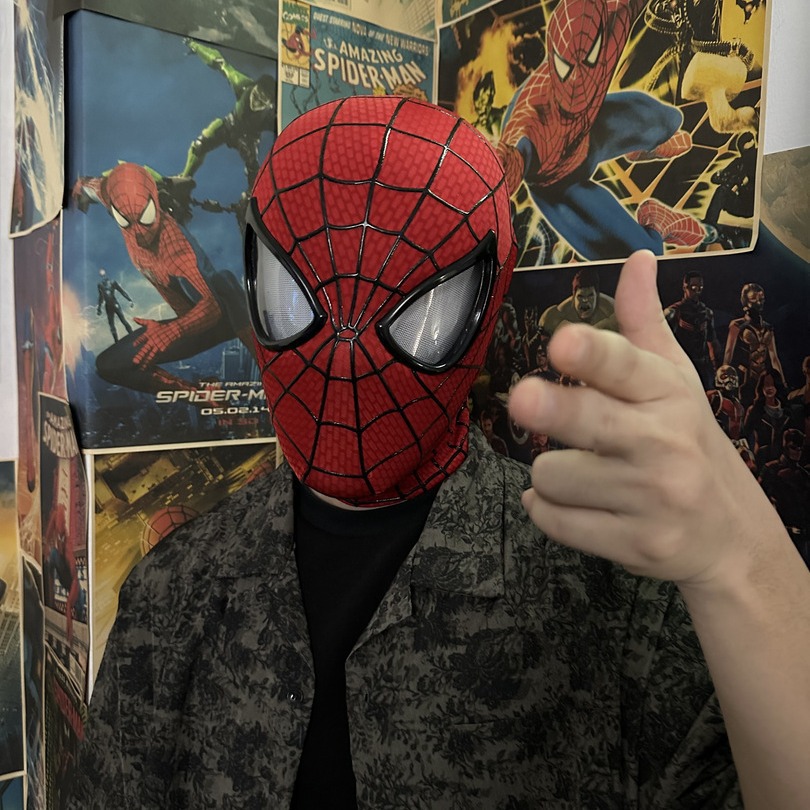 The Amazing Spider-Man Mask – Remote-Controlled Blink LED Eyes Cosplay Collectible