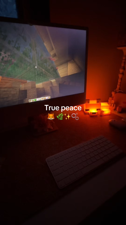 【NEW】Cute Fox LED Night Light Soft Glow Bedroom Gaming Room Desk Decor Gift for Kids & Friends