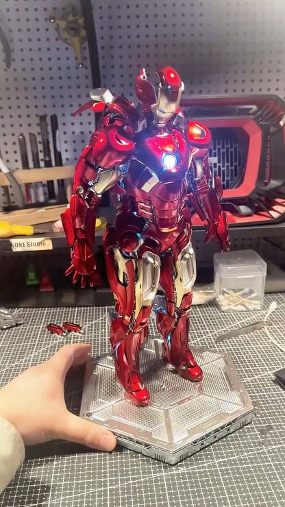 [PRE-ORDER]Iron Man MK7 Explosion Armor Figure – 1/6 Scale Handcrafted Magnetic Armor 