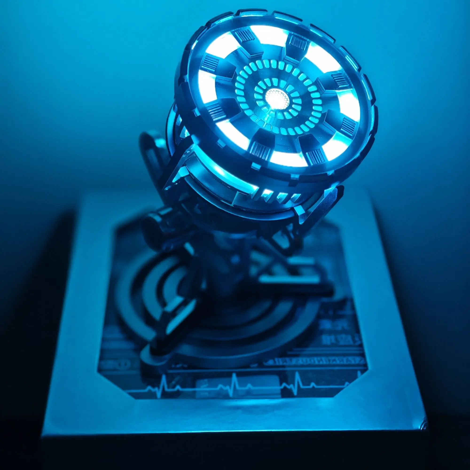 [PREMIUM] Iron Man Arc Reactor MK3 – Tony Stark Edition LED Palladium Element Chest Lamp Collectible