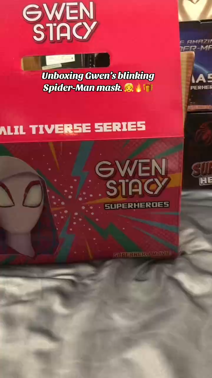 Gwen Stacy Spider-Man Mask – Moving Eyes, Remote & Removable Lenses