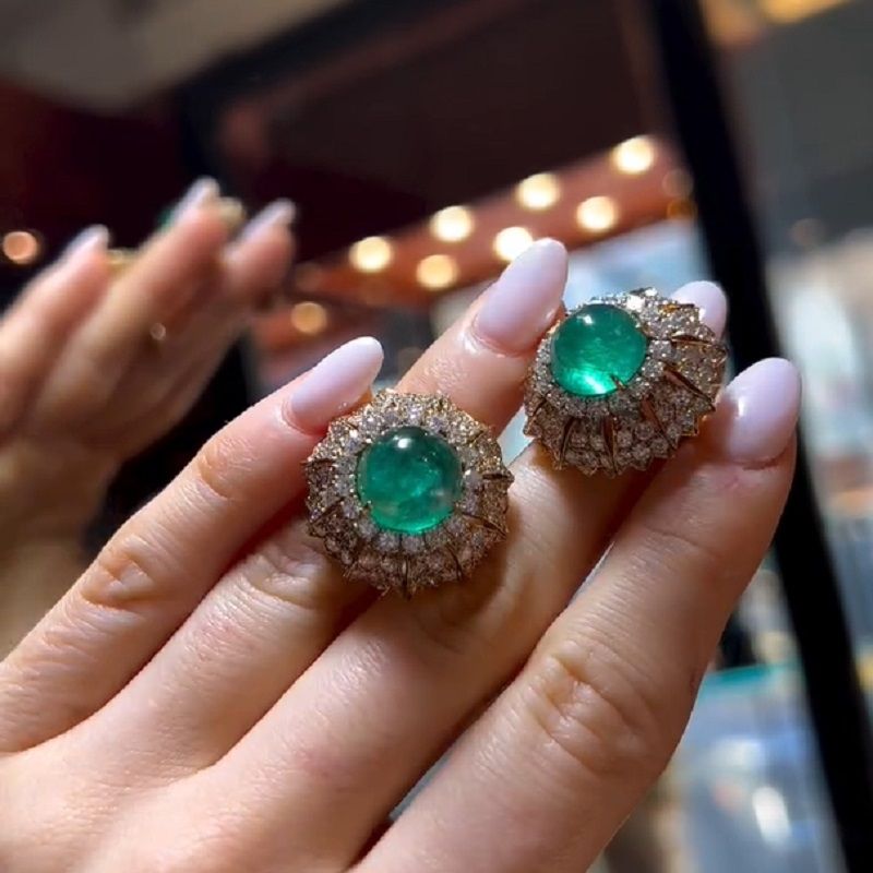 18K Yellow Gold Natural Round Cut Emerald Earrings Studs with Diamonds