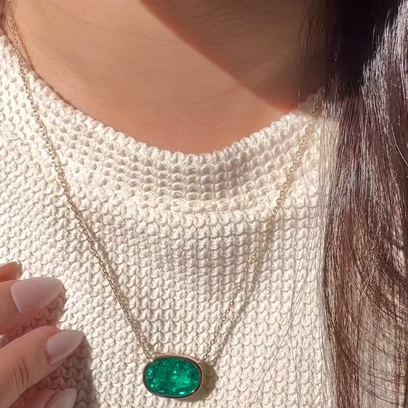 11.3ct Oval Cut Emerald Yellow Gold Necklace