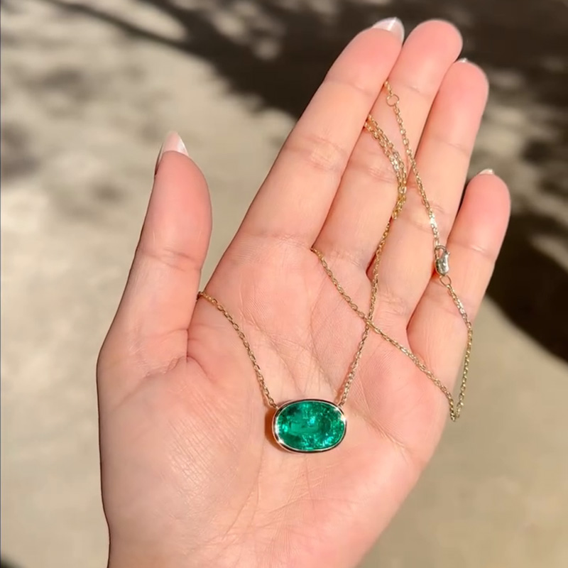 11.3ct Oval Cut Emerald Yellow Gold Necklace