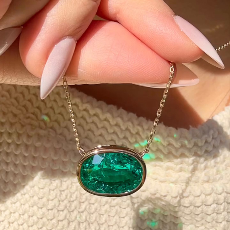 11.3ct Oval Cut Emerald Yellow Gold Necklace
