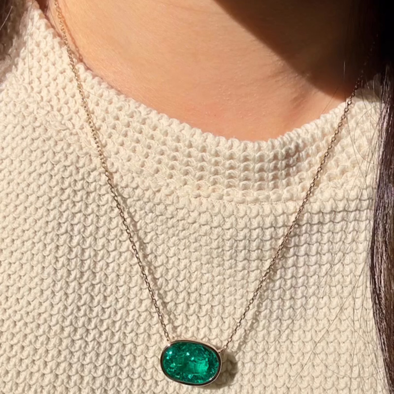 11.3ct Oval Cut Emerald Yellow Gold Necklace