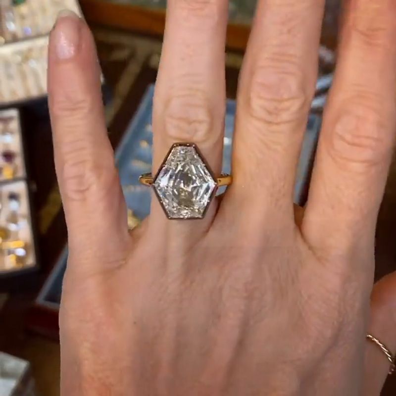 10ct Shield Shape White Sapphire Two Tone Super Women Ring in Yellow Gold