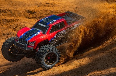 X-MAXX 4x4 new 8S version RTR complete set with 2x 4S / 5000 mAh batteries