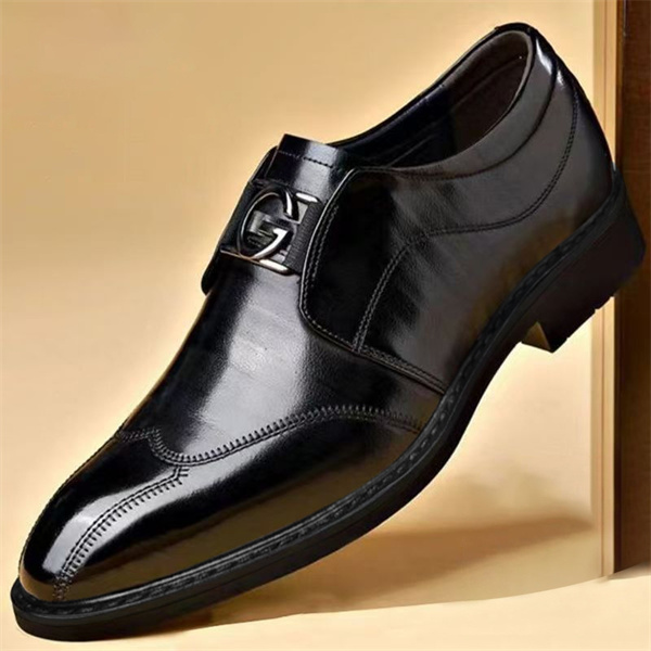 Men's casual business set with embroidered pointed leather shoes