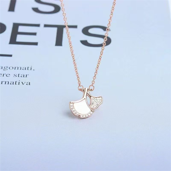 Ginkgo Leaf Mother-of-Pearl Diamond Necklace | Gentle and Luxurious Clavicle Chain