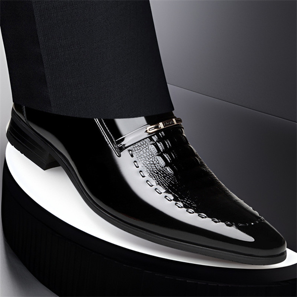 Men's crocodile pattern patent leather business shoes with pointed toe shiny leather shoes