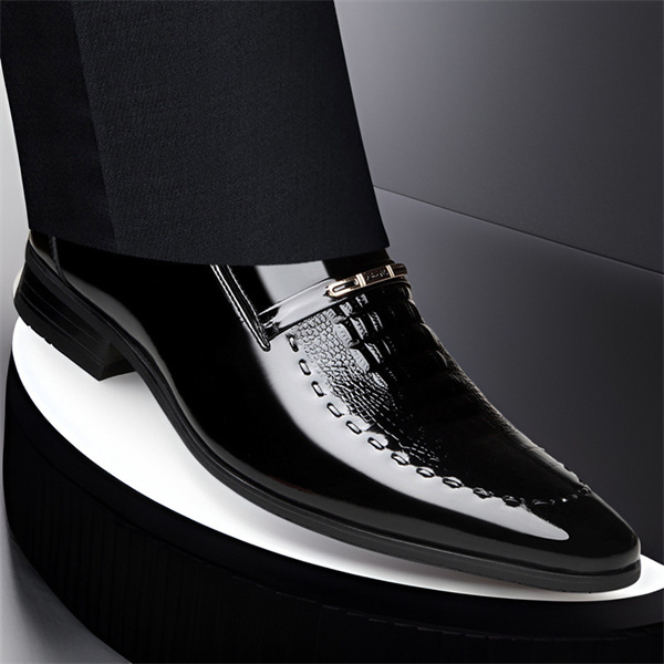 Men's crocodile pattern patent leather business shoes with pointed toe shiny leather shoes