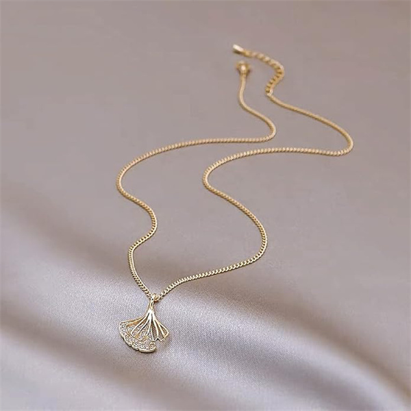 Ginkgo Leaf "Apricot" Necklace for Women, 2026 New Style, High-End Luxury, Niche Accessory, Unique Clavicle Chain