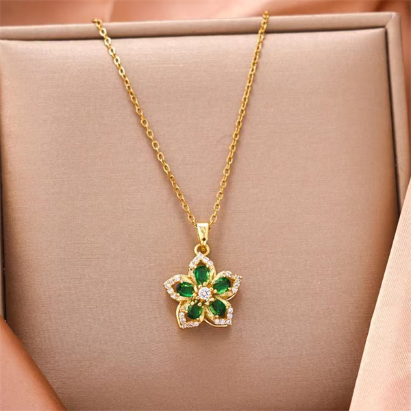 Niche, accessible luxury, trendy rotating Bauhinia flower zircon pendant necklace.
