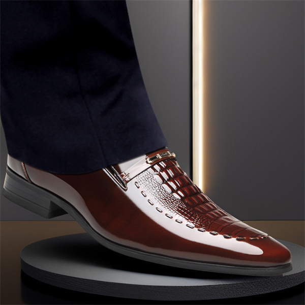 Men's crocodile pattern patent leather business shoes with pointed toe shiny leather shoes