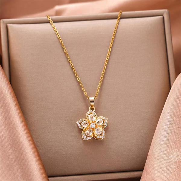 Niche, accessible luxury, trendy rotating Bauhinia flower zircon pendant necklace.