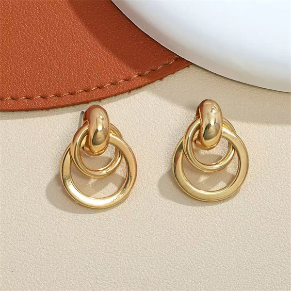 Stylish everyday wear, elegant and versatile, metal geometric circle necklace and earring set for women.