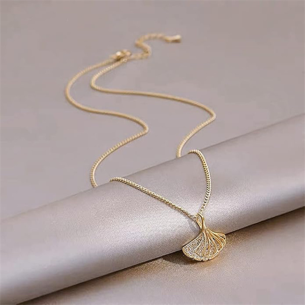 Ginkgo Leaf "Apricot" Necklace for Women, 2026 New Style, High-End Luxury, Niche Accessory, Unique Clavicle Chain