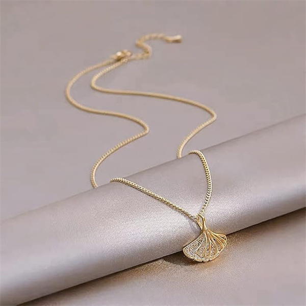Ginkgo Leaf "Apricot" Necklace for Women, 2026 New Style, High-End Luxury, Niche Accessory, Unique Clavicle Chain