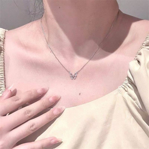 Luxury Collarbone Necklace | A Gentle and Versatile Accessory