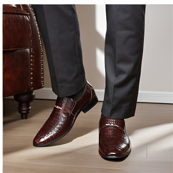 Men's crocodile pattern patent leather business shoes with pointed toe shiny leather shoes