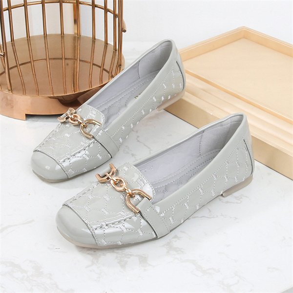 Soft-soled square-toe patent leather flats