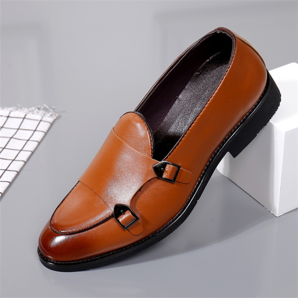 Retro art style slip-on shoes for men fashion show business pointed to