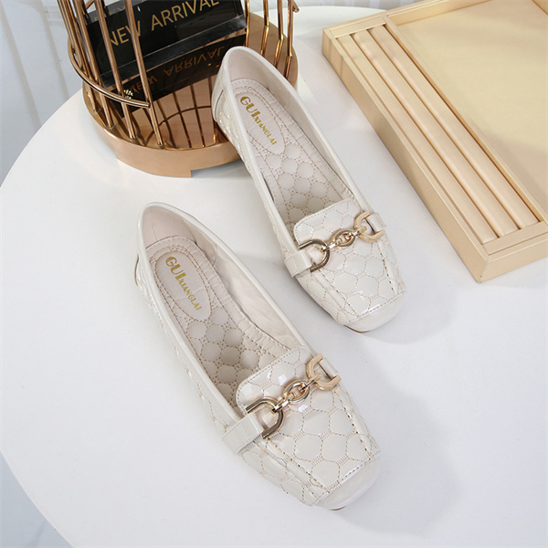 Soft-soled square-toe patent leather flats