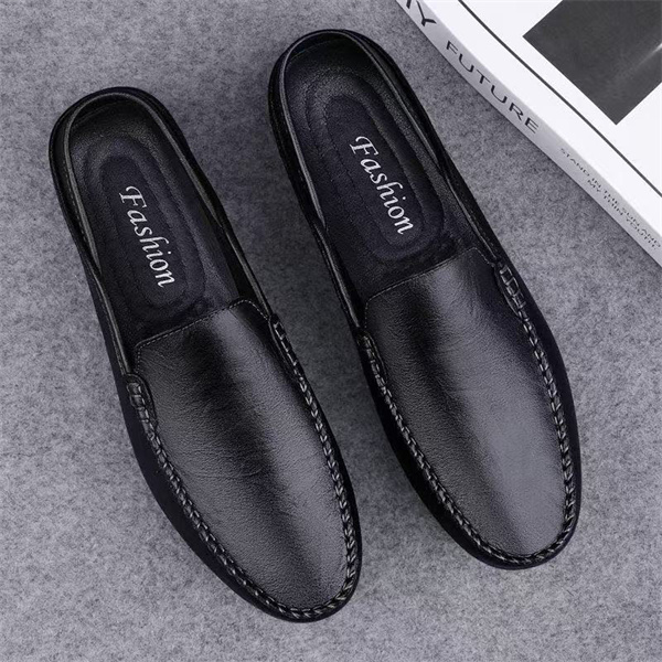 Slip-on business casual leather shoes made of top-grain lychee-patterned cowhide.