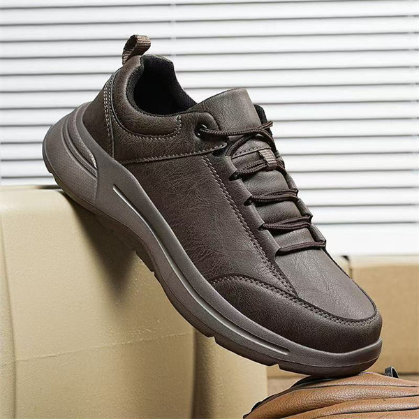 Outdoor non-slip wear-resistant hiking shock-absorbing shoes