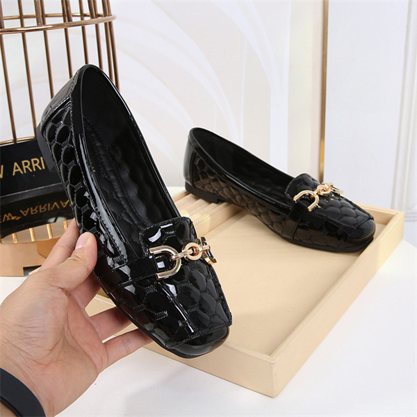 Soft-soled square-toe patent leather flats