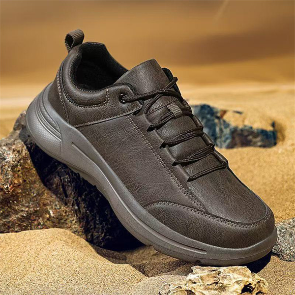 Outdoor non-slip wear-resistant hiking shock-absorbing shoes